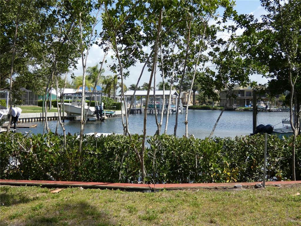 117 CARLYLE DR, PALM HARBOR, FL 34683, photo 1 of 27