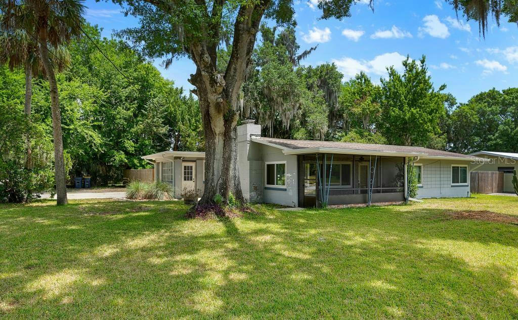 300 S STONE ST, BUNNELL, FL 32110, photo 1 of 30